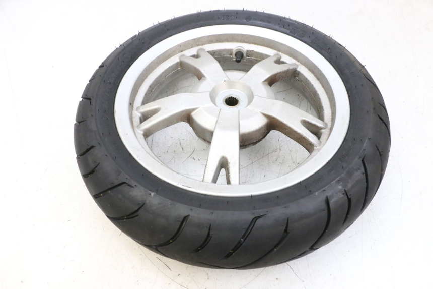 photo de REAR RIM AND TIRE PEUGEOT KISBEE 4T 50 (2018 - 2022) - Surface and material condition