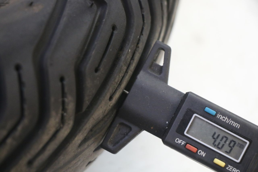 photo de REAR RIM AND TIRE PIAGGIO MP3 RL 250 (2007 - 2010)