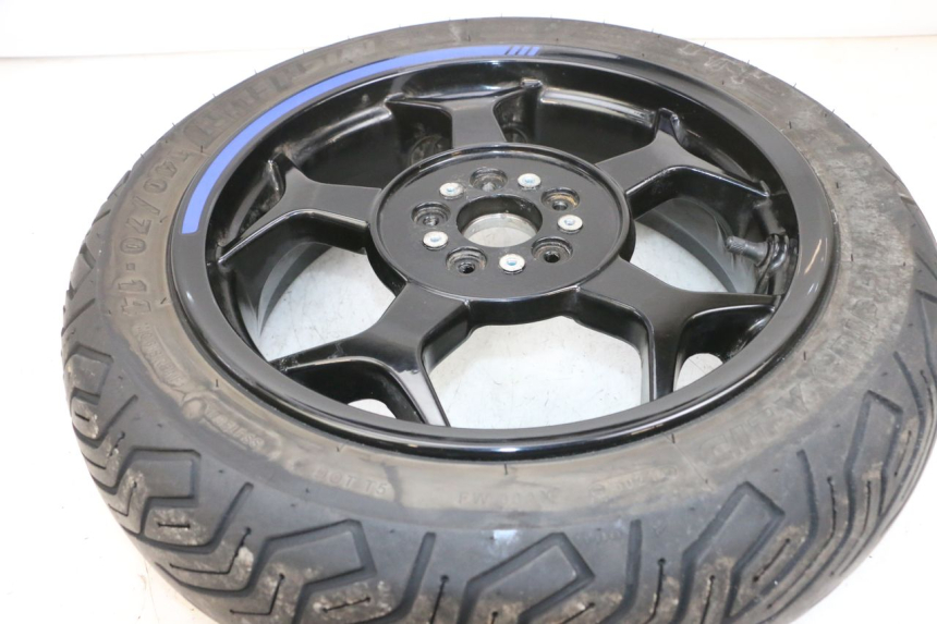 photo de REAR RIM AND TIRE PIAGGIO MP3 500 (2016 - 2018) - Fixing points details