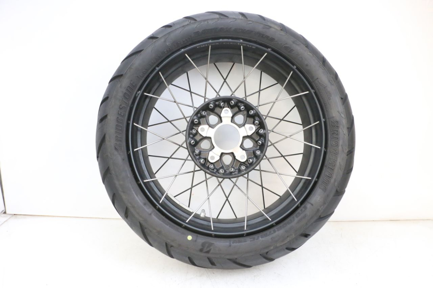 photo de REAR RIM AND TIRE BMW R GS 1250 (2021 - 2024) - Component zoom