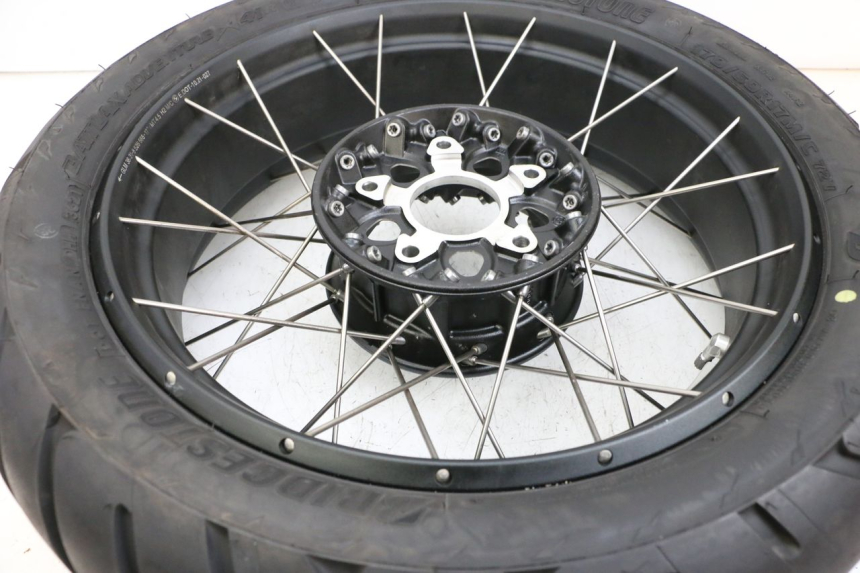 photo de REAR RIM AND TIRE BMW R GS 1250 (2021 - 2024) - Alternative perspective