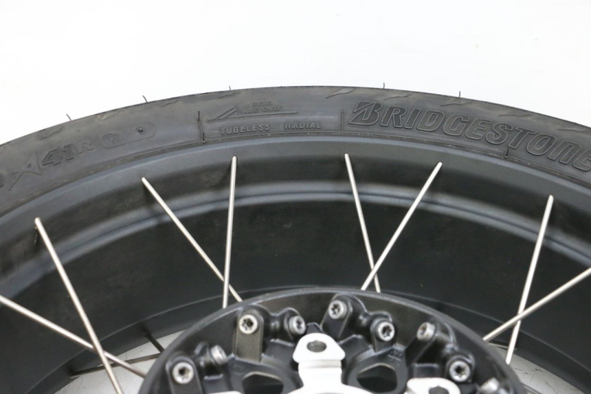 photo de REAR RIM AND TIRE BMW R GS 1250 (2021 - 2024) - Technical close-up