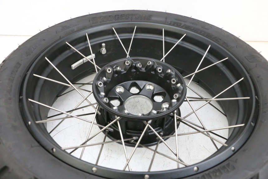 photo de REAR RIM AND TIRE BMW R GS 1250 (2021 - 2024) - Surface and material condition