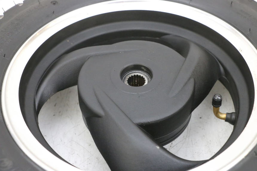 photo de REAR RIM AND TIRE JM MOTORS SANTANA EVO 50 (2024 - 2026) - Component zoom