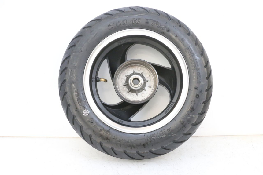 photo de REAR RIM AND TIRE JM MOTORS SANTANA EVO 50 (2024 - 2026) - Surface and material condition