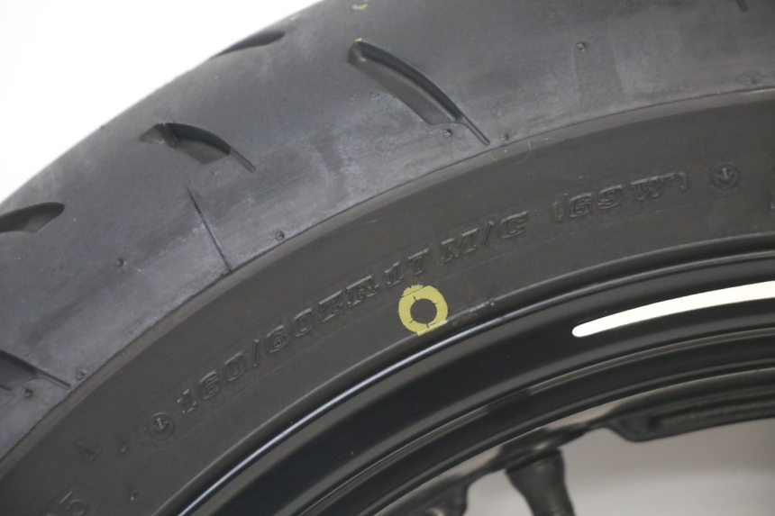 photo de REAR RIM AND TIRE SUZUKI GSF S BANDIT 600 (2000 - 2004)