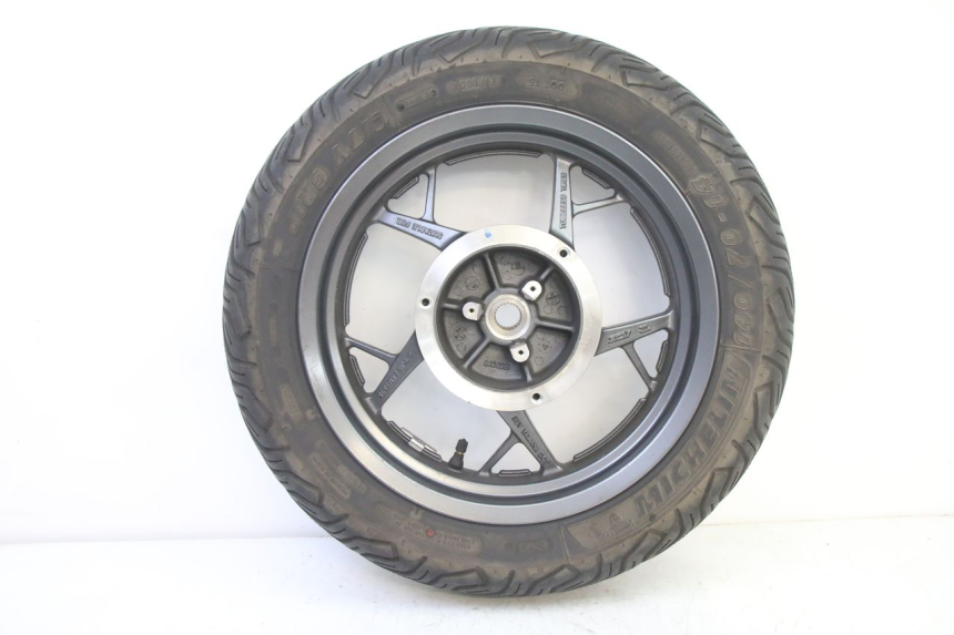 photo de REAR RIM AND TIRE YAMAHA XMAX X-MAX 125 (2021 - 2025)