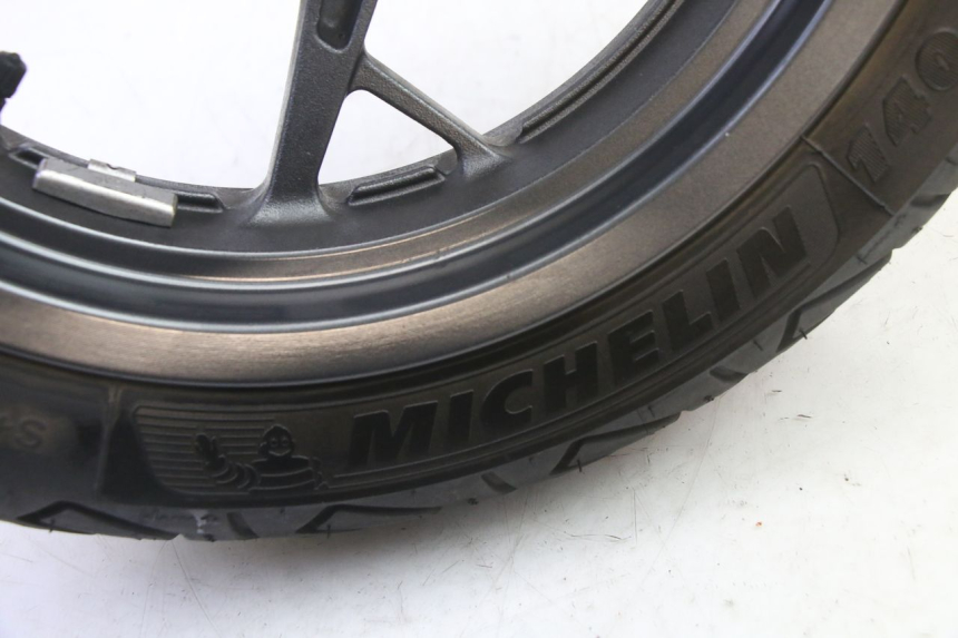 photo de REAR RIM AND TIRE YAMAHA XMAX X-MAX 125 (2021 - 2025)