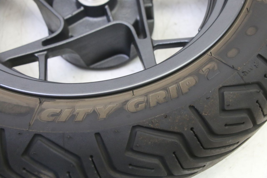 photo de REAR RIM AND TIRE YAMAHA XMAX X-MAX 125 (2021 - 2025)