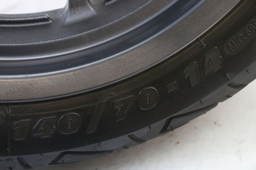 photo de REAR RIM AND TIRE YAMAHA XMAX X-MAX 125 (2021 - 2025)