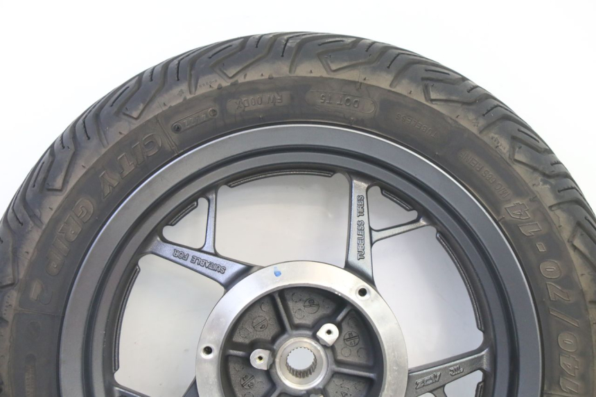 photo de REAR RIM AND TIRE YAMAHA XMAX X-MAX 125 (2021 - 2025)