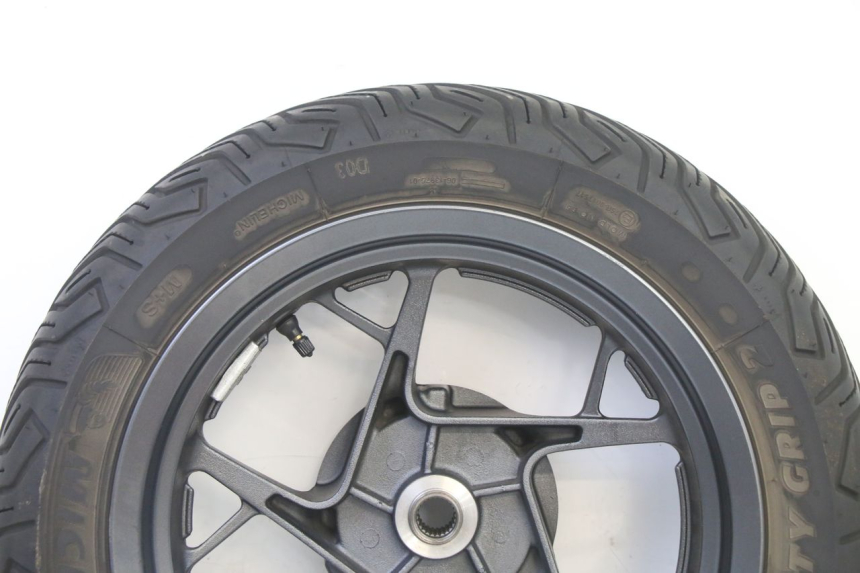 photo de REAR RIM AND TIRE YAMAHA XMAX X-MAX 125 (2021 - 2025)