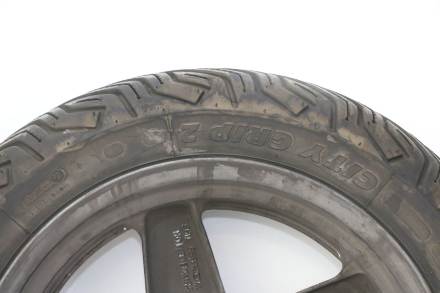 photo de REAR RIM AND TIRE YAMAHA X-MAX XMAX 125 (2010 - 2014) - High-resolution close-up
