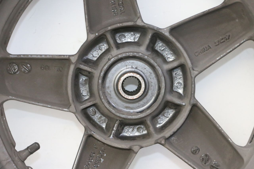 photo de REAR RIM AND TIRE YAMAHA X-MAX XMAX 125 (2010 - 2014) - Supplementary product photo