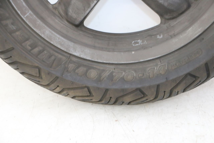 photo de REAR RIM AND TIRE YAMAHA X-MAX XMAX 125 (2010 - 2014) - Markings and original references