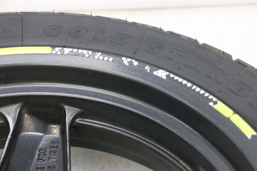 photo de REAR RIM AND TIRE YAMAHA XMAX X-MAX 125 (2006 - 2009) - Technical close-up
