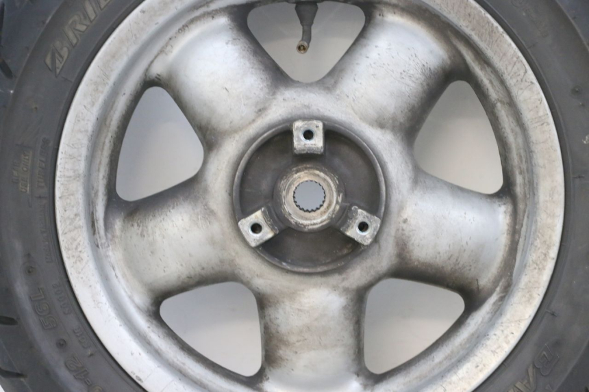 photo de REAR RIM AND TIRE YAMAHA YP MAJESTY 125 (2002 - 2006) - High-resolution close-up