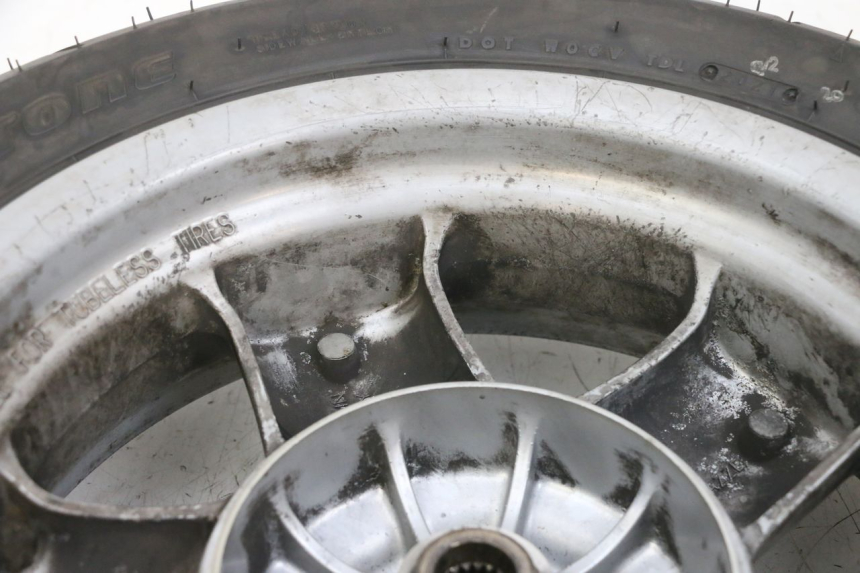 photo de REAR RIM AND TIRE YAMAHA YP MAJESTY 125 (2002 - 2006) - Technical close-up