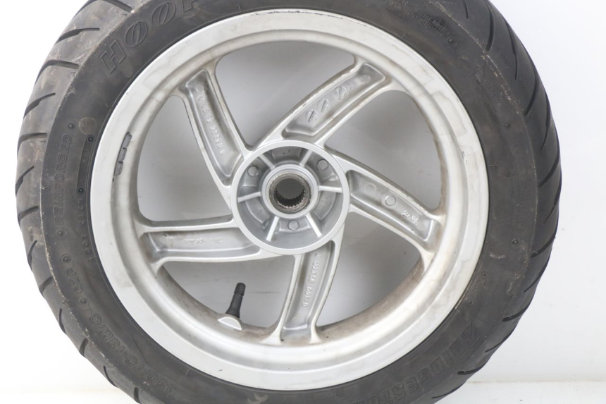 photo de REAR WHEEL RIM APRILIA ATLANTIC 125 (2003 - 2009) - Alternative perspective