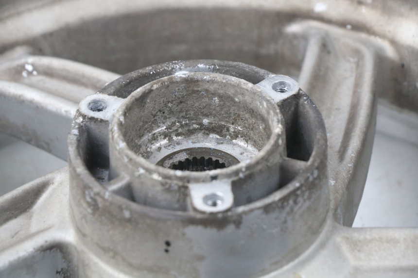 photo de REAR WHEEL RIM APRILIA ATLANTIC 125 (2003 - 2009) - Fixing points details