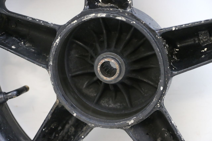 photo de REAR WHEEL RIM MBK BOOSTER SPIRIT 50 (2004 - 2017) - Technical close-up