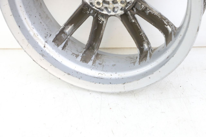 photo de REAR WHEEL RIM PIAGGIO MP3 LT 400 (2007 - 2012) - Zoom on usage condition