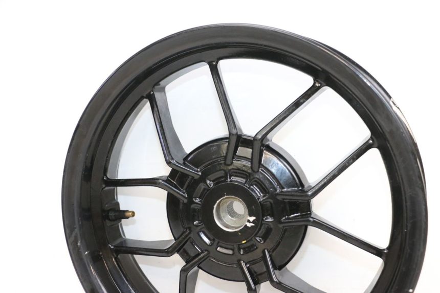 photo de REAR WHEEL RIM PIAGGIO NEW TYPHOON 50 (2018 - 2021) - Alternative perspective