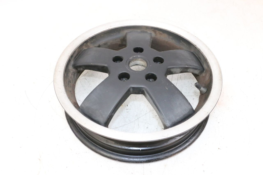 photo de REAR WHEEL RIM PIAGGIO VESPA GTS SUPER IE 125 (2009 - 2016) - Focus on structure