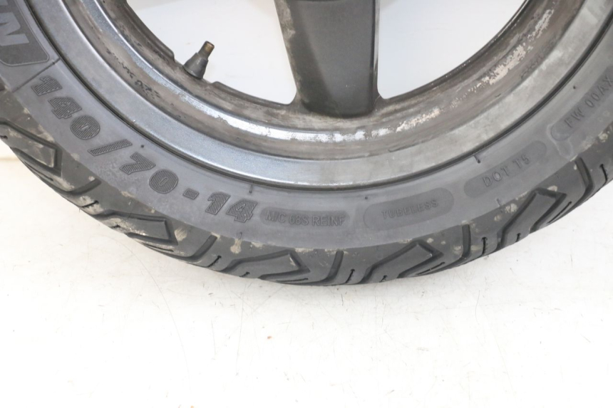 photo de REAR WHEEL RIM YAMAHA XMAX X-MAX 125 (2006 - 2009) - Surface and material condition
