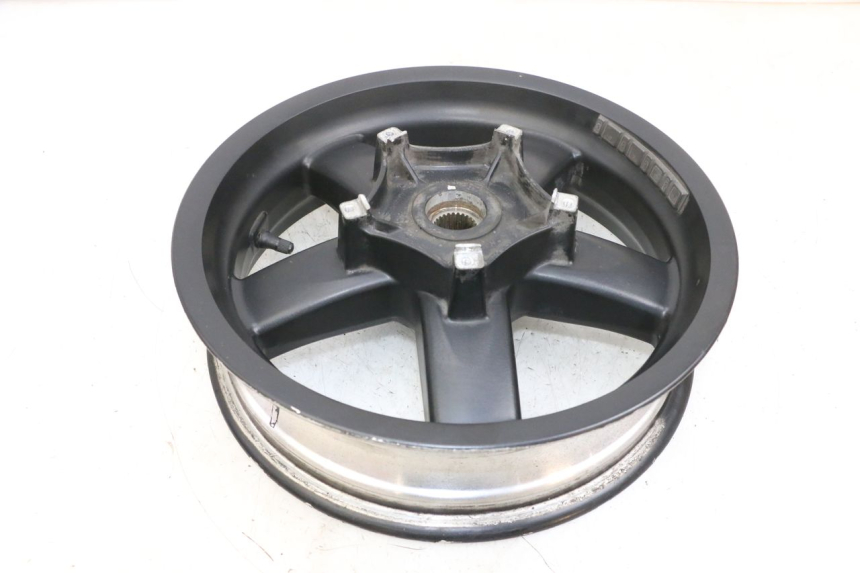 photo de REAR WHEEL RIM PIAGGIO XEVO - X EVO 125 (2007 - 2016) - Focus on structure