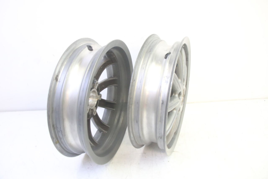 photo de FRONT WHEEL RIM PIAGGIO MP3 LT 400 (2007 - 2012) - Distinctive features
