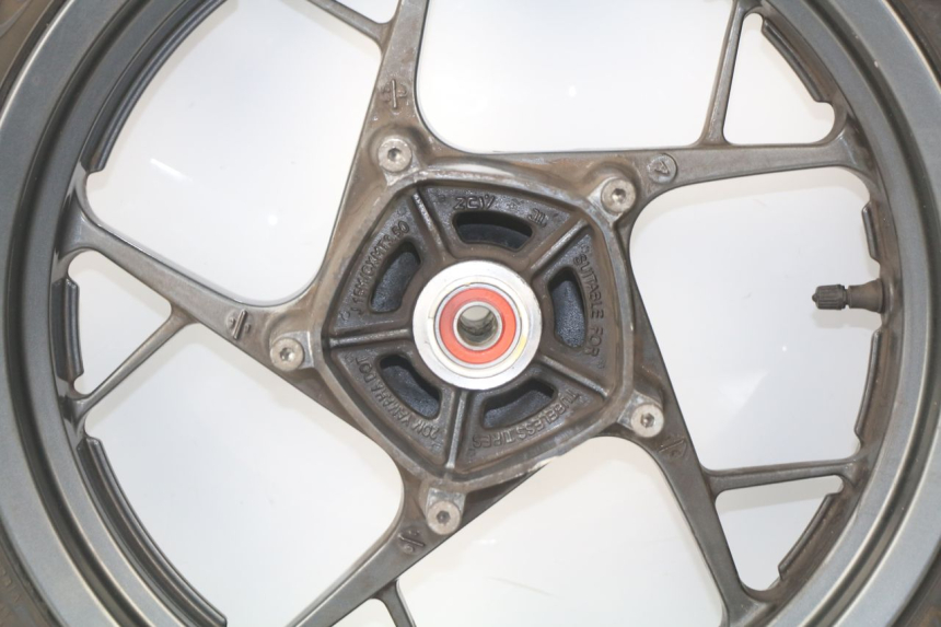 photo de FRONT RIM YAMAHA XMAX X-MAX ABS 125 (2014 - 2016) - Additional view of the item