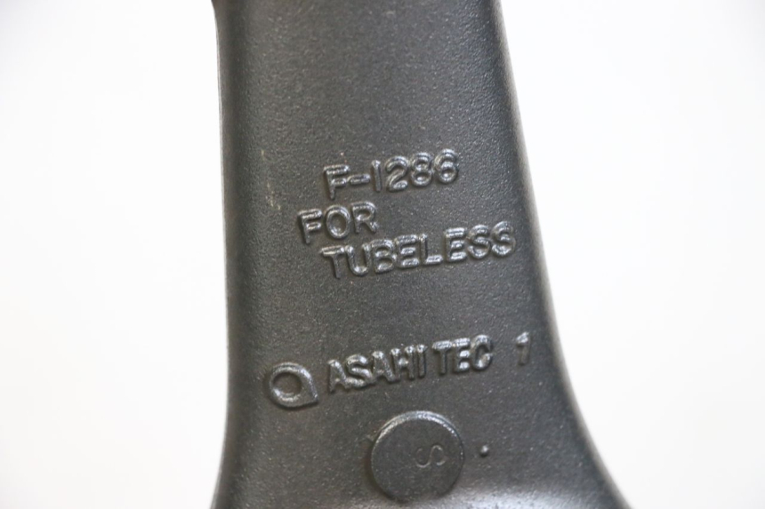 photo de FRONT RIM KAWASAKI ZR 7 750 (1999 - 2001) - Alternative perspective