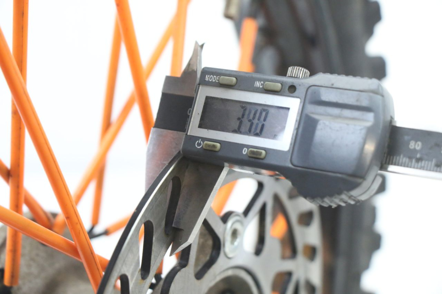 photo de FRONT RIM AND TIRE APOLLO RFZ 125