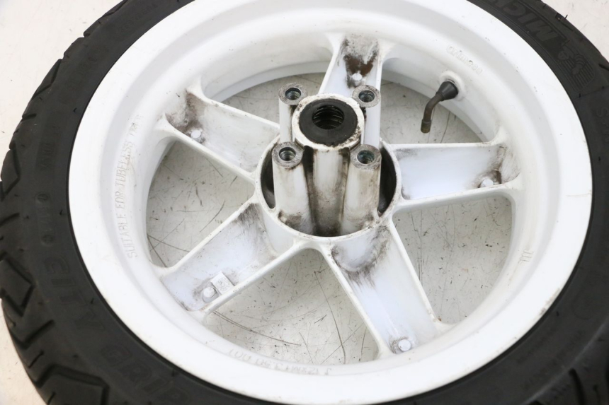 photo de FRONT RIM AND TIRE MBK BOOSTER SPIRIT NAKED 50 (2004 - 2017) - Fixing points details