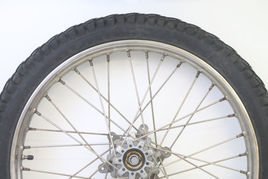 photo de FRONT RIM AND TIRE APRILIA ETX 125 (1998 - 2002)