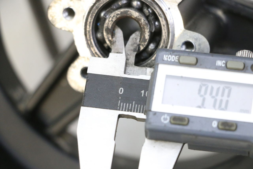 photo de FRONT RIM AND TIRE HITWAY H5 1