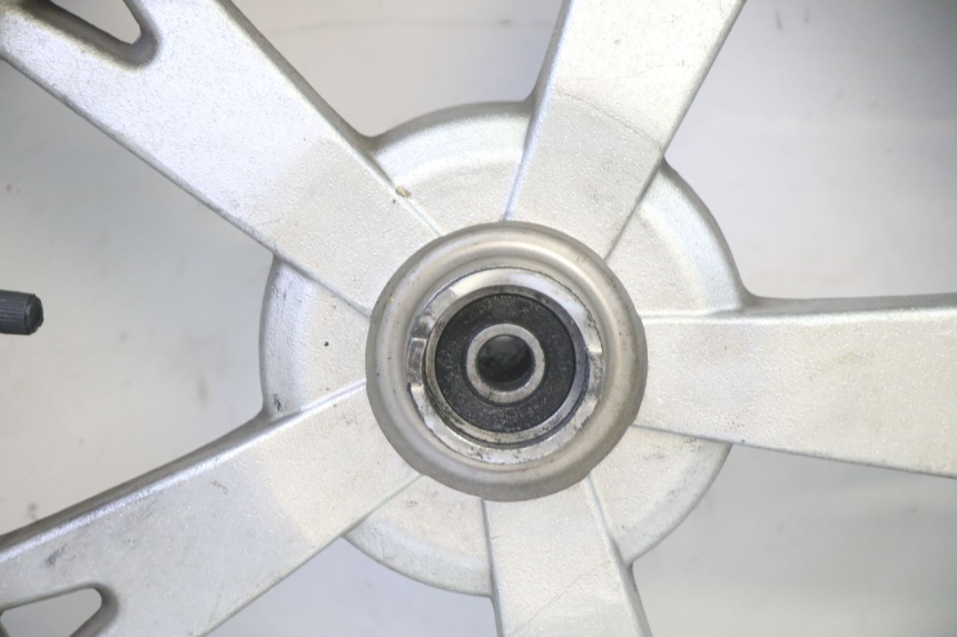 photo de FRONT RIM AND TIRE PEUGEOT KISBEE 4T 50 (2018 - 2022)