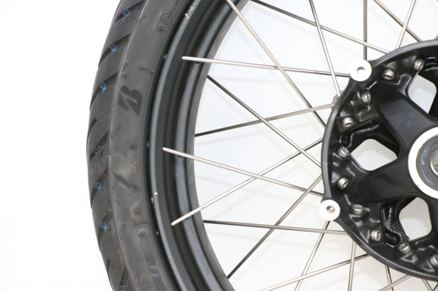 photo de FRONT RIM AND TIRE BMW R GS 1250 (2021 - 2024) - Focus on structure