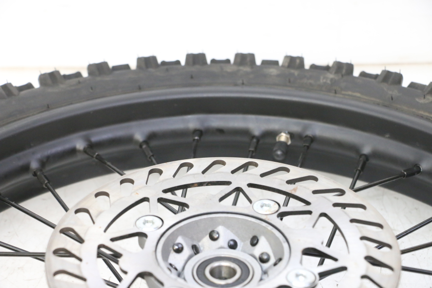 photo de FRONT RIM AND TIRE APOLLO RFZ 150