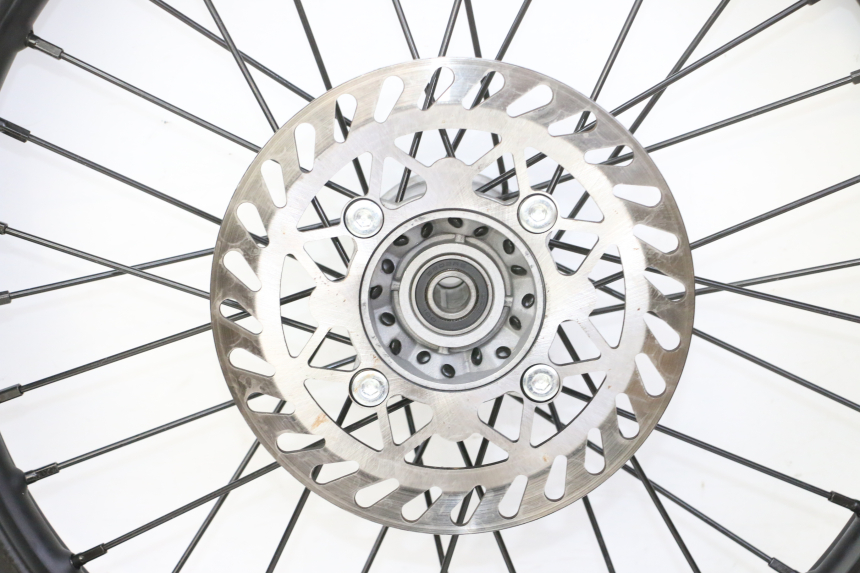 photo de FRONT RIM AND TIRE APOLLO RFZ 150