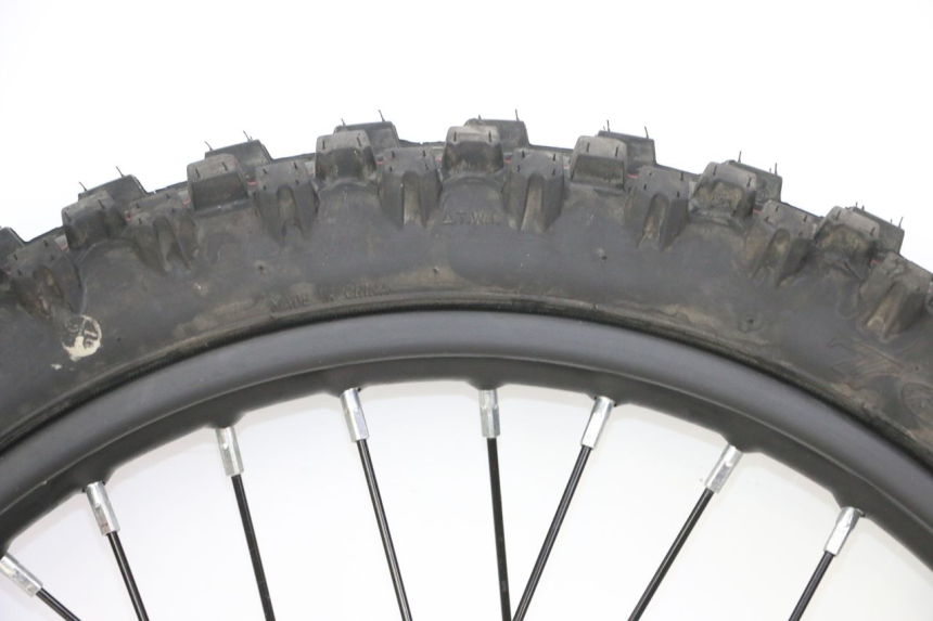 photo de FRONT RIM AND TIRE APOLLO RFZ 125