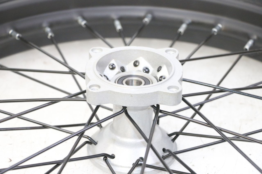 photo de FRONT RIM AND TIRE APOLLO RFZ 125