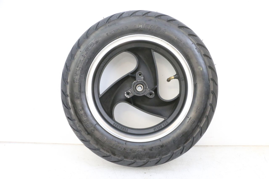 photo de FRONT RIM AND TIRE JM MOTORS SANTANA EVO 50 (2024 - 2026) - Fixing points details