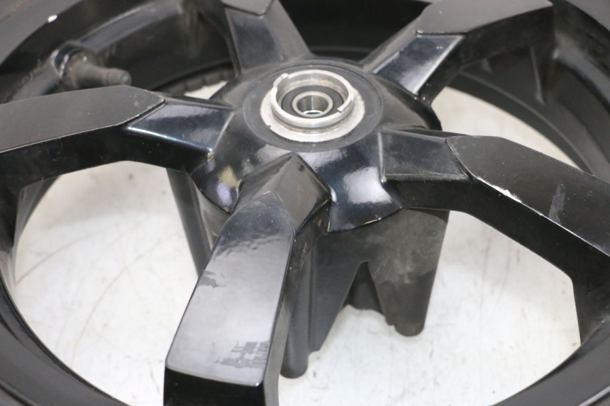 photo de FRONT RIM AND TIRE PEUGEOT SATELIS 125 (2013 - 2018) - Technical close-up