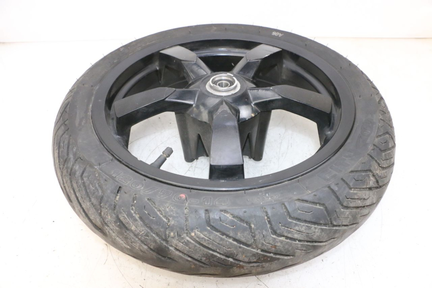 photo de FRONT RIM AND TIRE PEUGEOT SATELIS 125 (2013 - 2018) - Surface and material condition