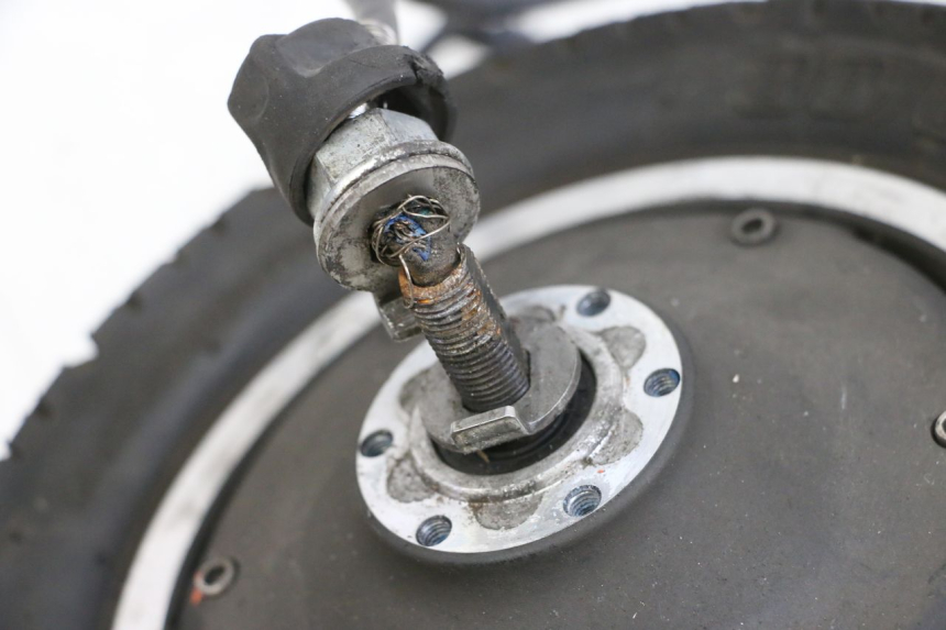 photo de FRONT RIM AND TIRE DUALTRON VICTOR LIMITED 1