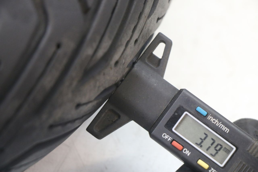 photo de FRONT RIM AND TIRE YAMAHA X-MAX XMAX 125 (2010 - 2014)