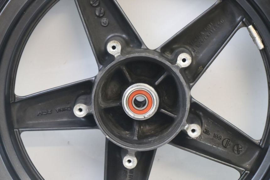 photo de FRONT RIM AND TIRE YAMAHA X-MAX XMAX 125 (2010 - 2014)
