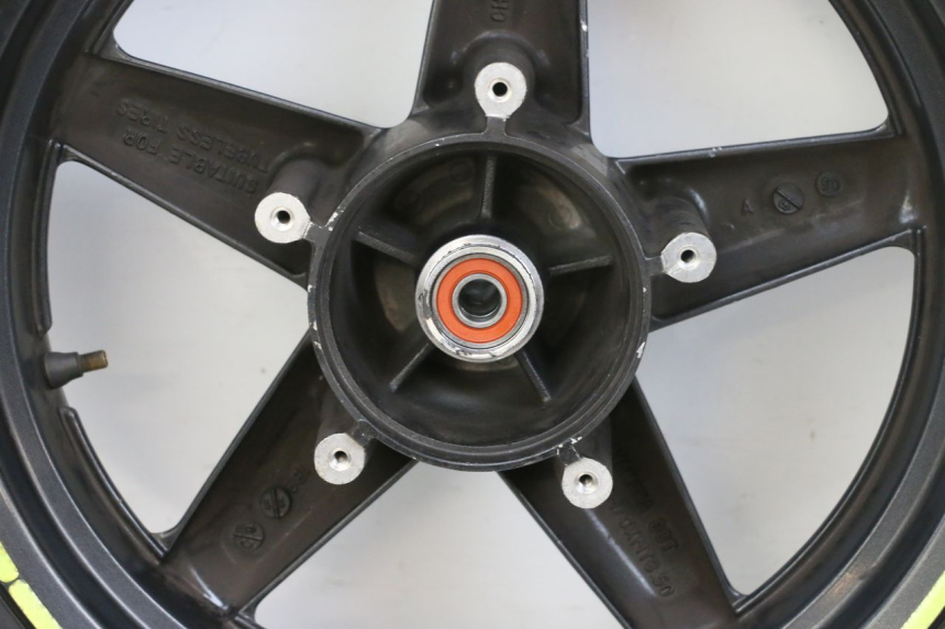 photo de FRONT RIM AND TIRE YAMAHA XMAX X-MAX 125 (2006 - 2009) - Component zoom